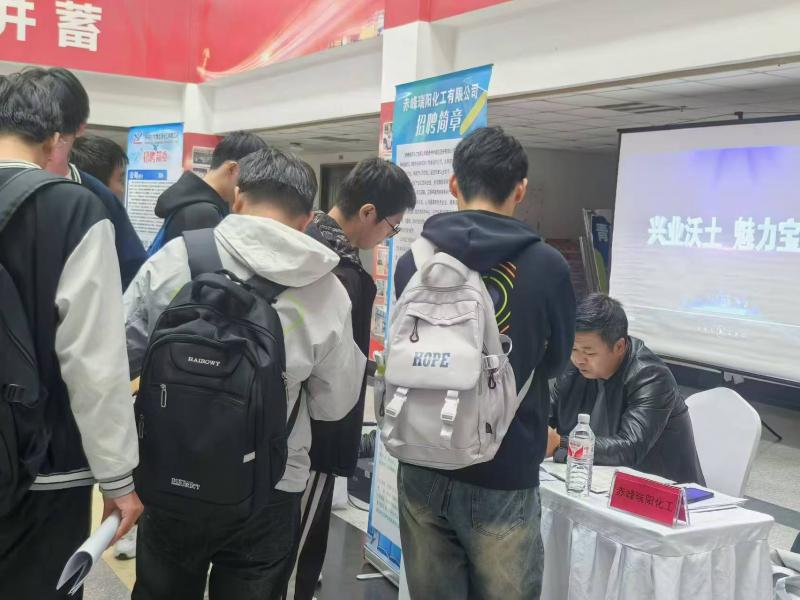 公司參加高校校園專場招聘會